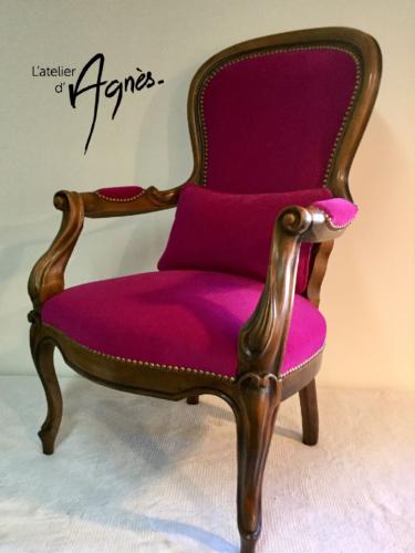 Fauteuil Louis Philippe, finition cloutée