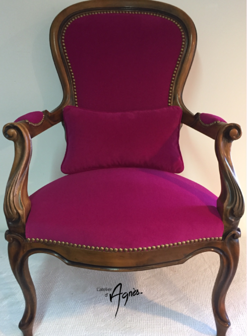 Fauteuil Louis Philippe, finition cloutée