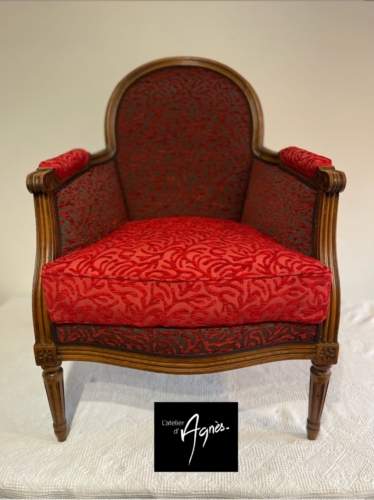 Rénovation fauteuil crapaud bordeaux